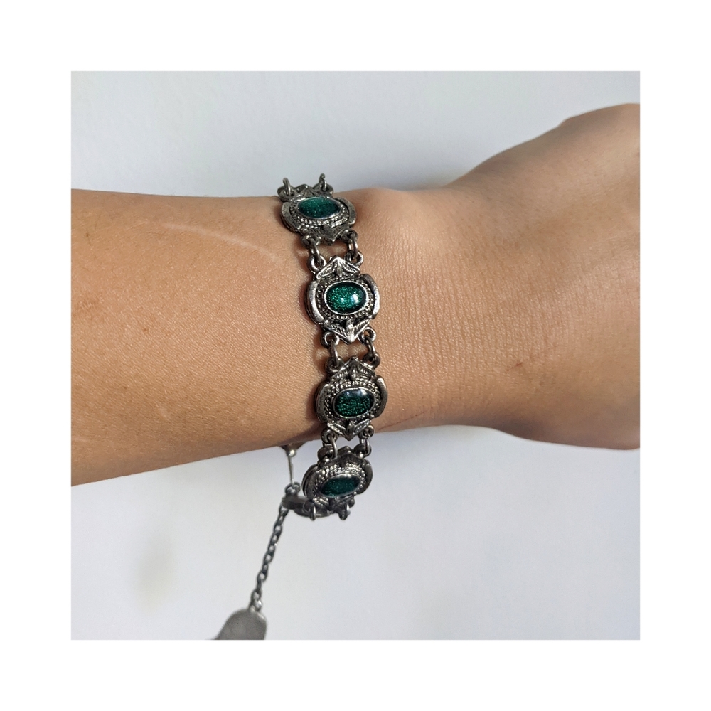 Bracelet w/ Hamsa Charm